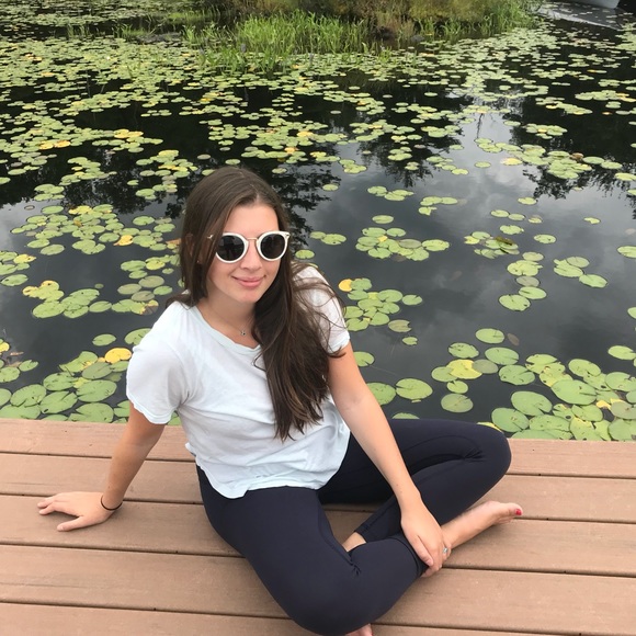 Meet your Posher, Lisa - Picture 2 of 8